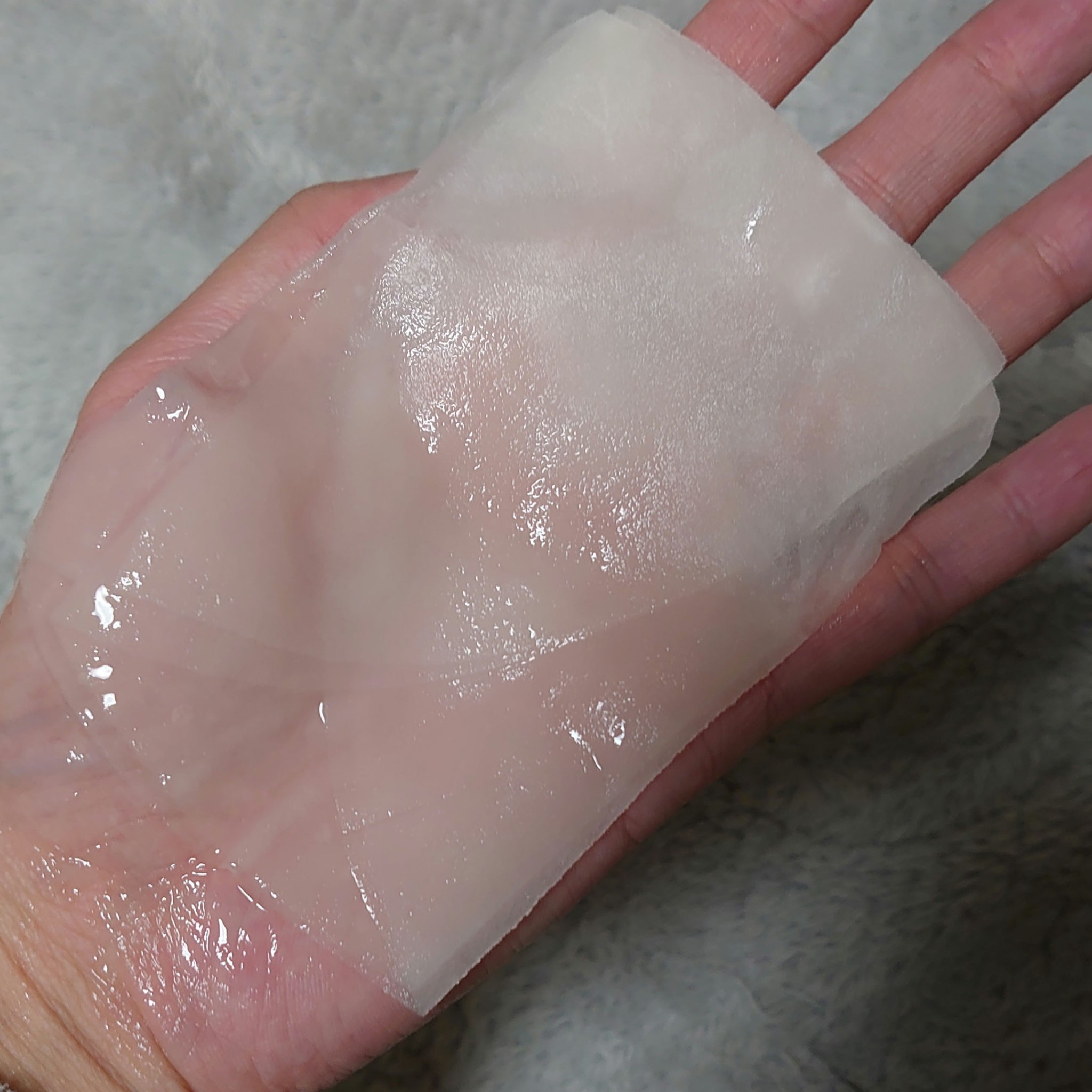 Leaders Clinie(リーダーズ) シャイニングエフェクトマスクのクチコミ「キラキラ輝くパッケージ！
パールプロテイン配合マスク。


■リーダース　シャイニングエフェク.....」（2枚目）