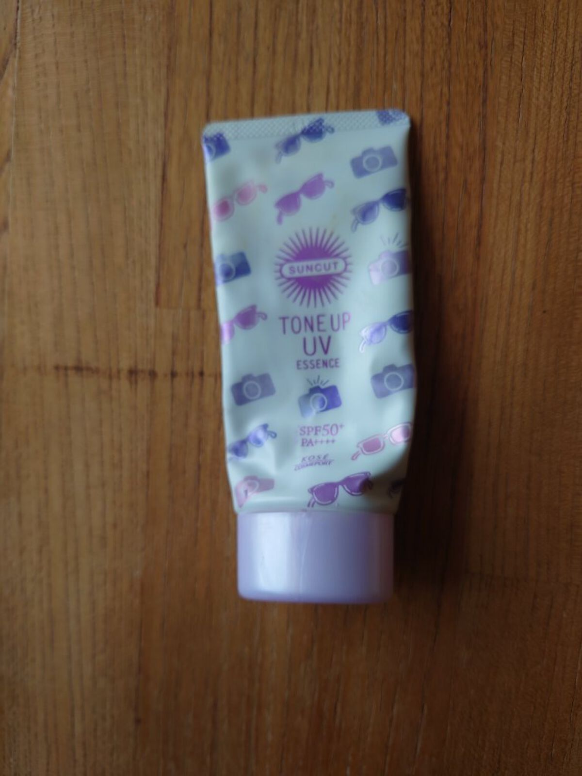 ✼••┈┈••✼••┈┈••✼••┈┈••✼••┈┈••✼
サンカットトーンアップＵＶエッセンス
✼••┈┈••✼••┈┈••✼••┈┈••✼••┈┈••✼
ウオータープルーフ
顔体用

やっっと使い切りました！！
中々使い切らずに消費期限