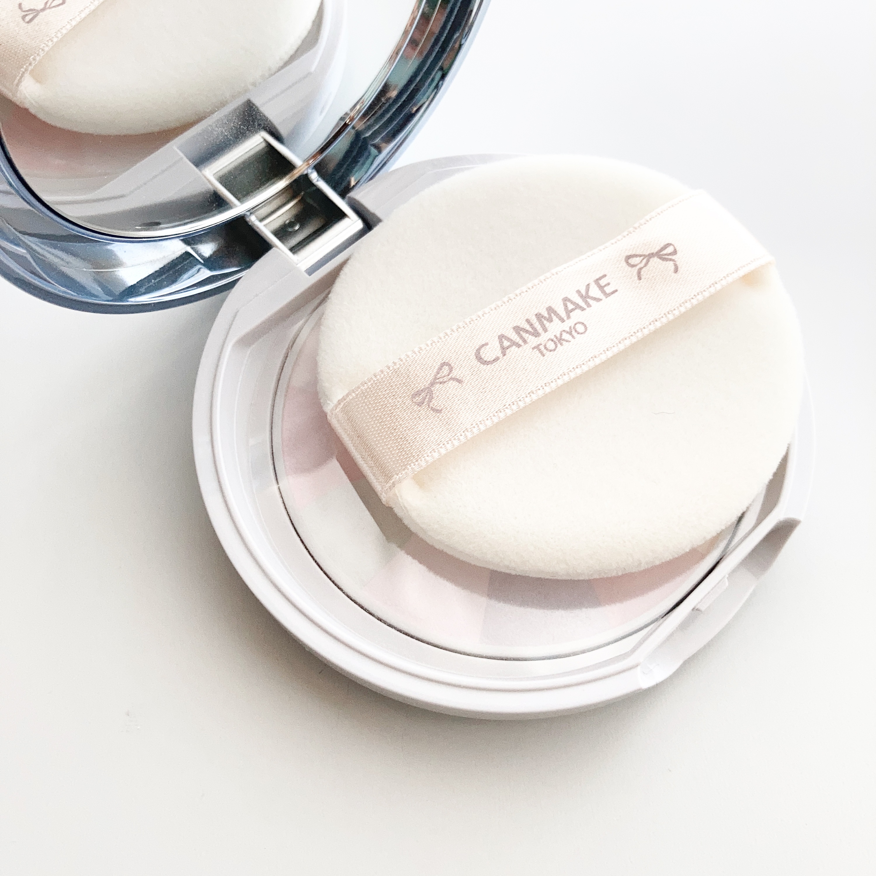 イルミネイティングフィニッシュパウダー　～Abloom～/キャンメイク/プレストパウダーを使ったクチコミ（3枚目）