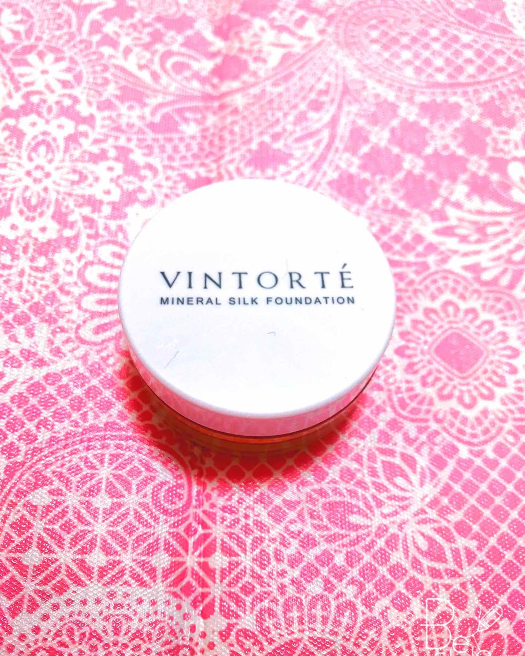 ミネラルシルクファンデーション(ケース・パフ付)/ヴァントルテ/パウダーファンデーションを使ったクチコミ(1枚目)