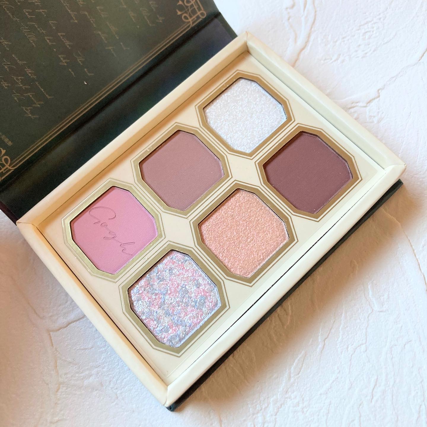 絵画アイシャドウパレット 09 花咲くアーモンドの木の枝/MilleFée/アイシャドウパレットを使ったクチコミ（3枚目）