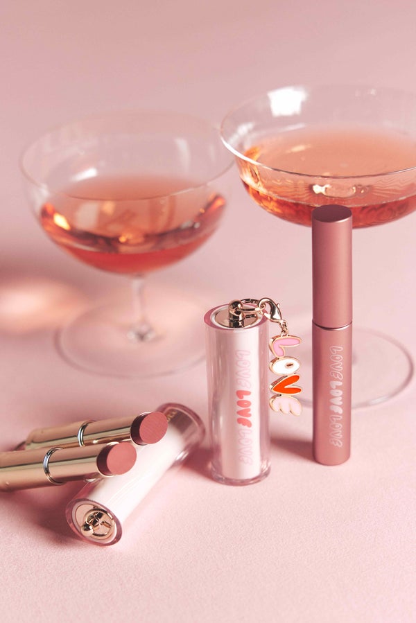 SNIDEL BEAUTYから「LOVEチャーム付き新作リップ」や「ハートが浮かぶチーク」など2025バレンタイン限定コスメが登場!の画像