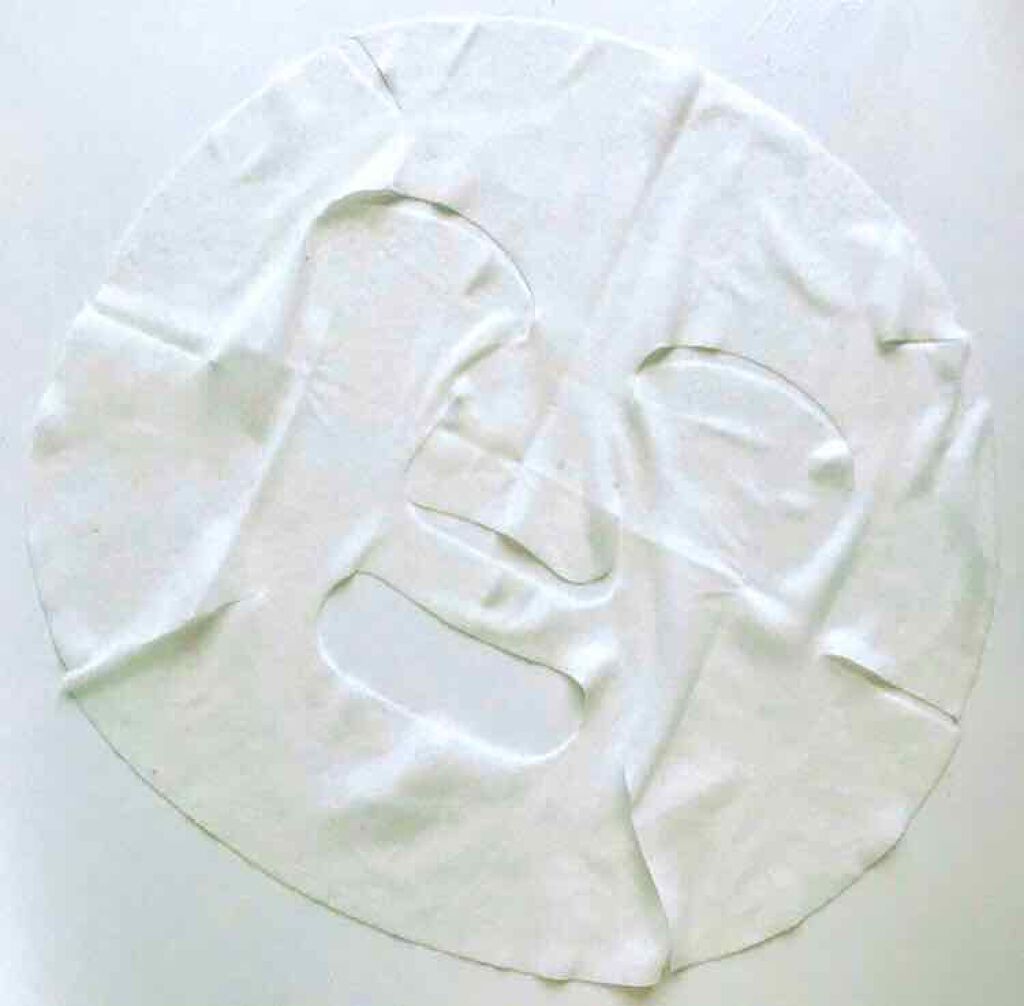 トランシーノ 薬用ホワイトニングフェイシャルマスクのクチコミ「•TRANSINO•
WHITENING FACIAL MASK

•美白有効配分のトラネキサ.....」（3枚目）