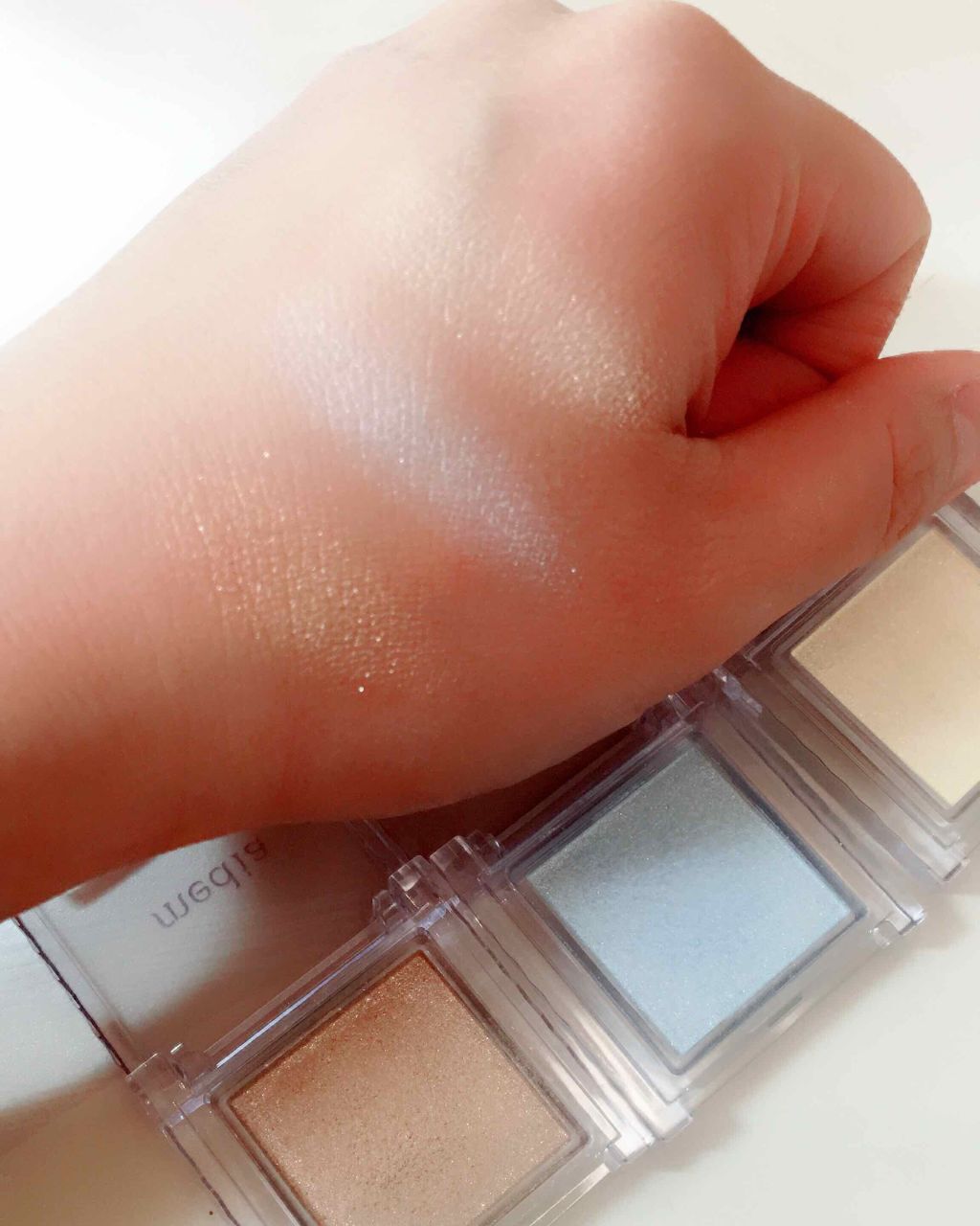 ブライトアップアイシャドウ/media/単色アイシャドウを使ったクチコミ(2枚目)