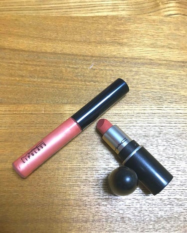 限定のlittle MACで購入しました♪ 

☆口紅💄 ベルベットテディという色を今回は購入しましたが、くすみピンクで主張せず無難に使用できるので、手がのびる一本です。色持ちは良くないです。

☆リッ