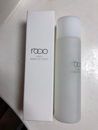 ロシオ ナノエッセンスローション
150ml・3,520円

敏感肌用の化粧水です。
シンプルな容器に入っていて使いやすいです。

さらさらとした化粧水で水のようなので、つけにくいかなと思いましたが、肌