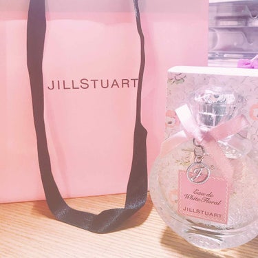 JILLSTUART♡
リラックスオードホワイトフローラル！
やっと買えました~♡
香水の中でも匂いならナンバーワンに好きな匂い！
JILLSTUARTは、見た目も可愛いし物も良くて
なかなか、なくなら