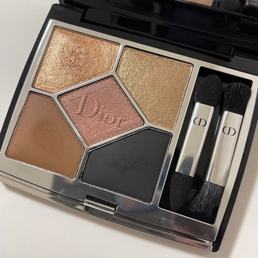 ⭐️Christian Dior サンク クルール クチュール
　569 ゴールデン デイ

8/25〜伊勢丹・meeco限定発売のこちら、
お色味を見てGETしてきました！

パール１色、偏光パール１