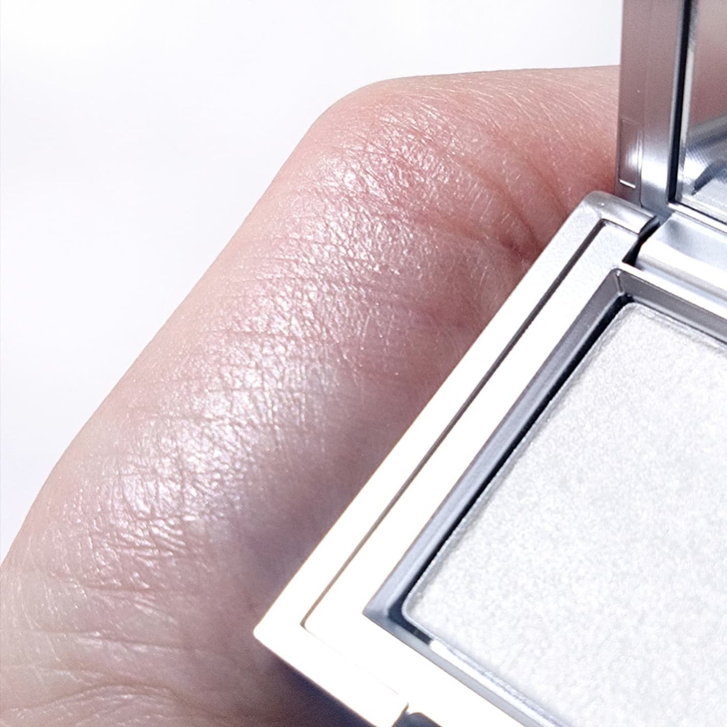 ストロビングフェイスキューブ/TWO SLASH FOUR/ハイライトを使ったクチコミ(5枚目)