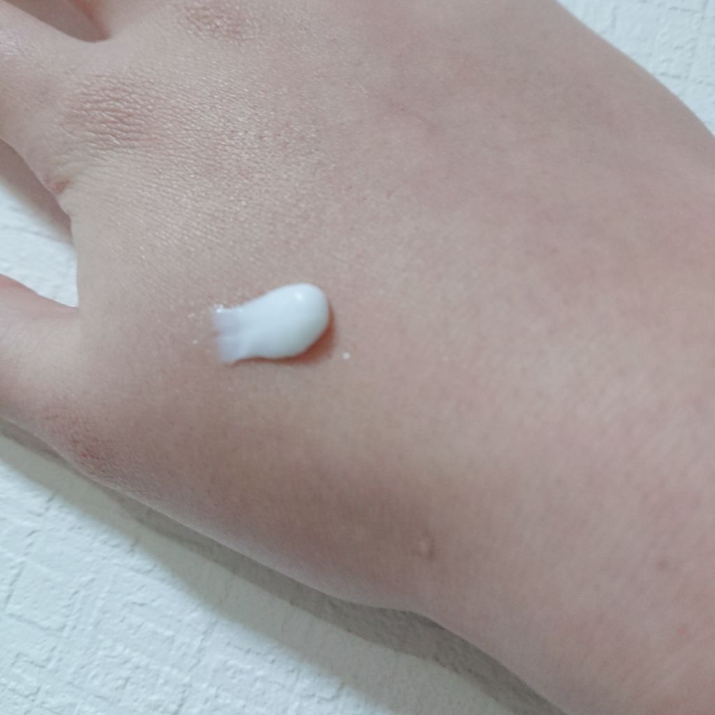 薬用ホワイトニング ハンドクリーム ディープモイスチュア/コエンリッチQ10/ハンドクリームを使ったクチコミ(2枚目)