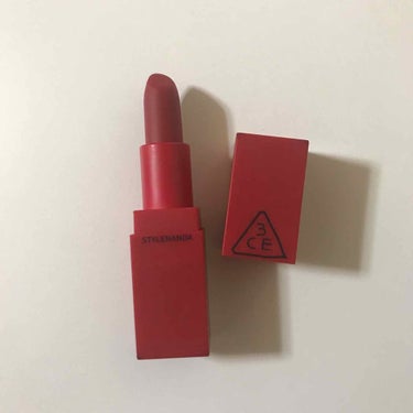 3CE LIP COLOR #214
マットリップなので乾燥は気になりますが、色持ちも良く、グラデがしやすいので気に入っています！
何よりパッケージがかわいいから集めたい…😸💖

#3CE #リップ #