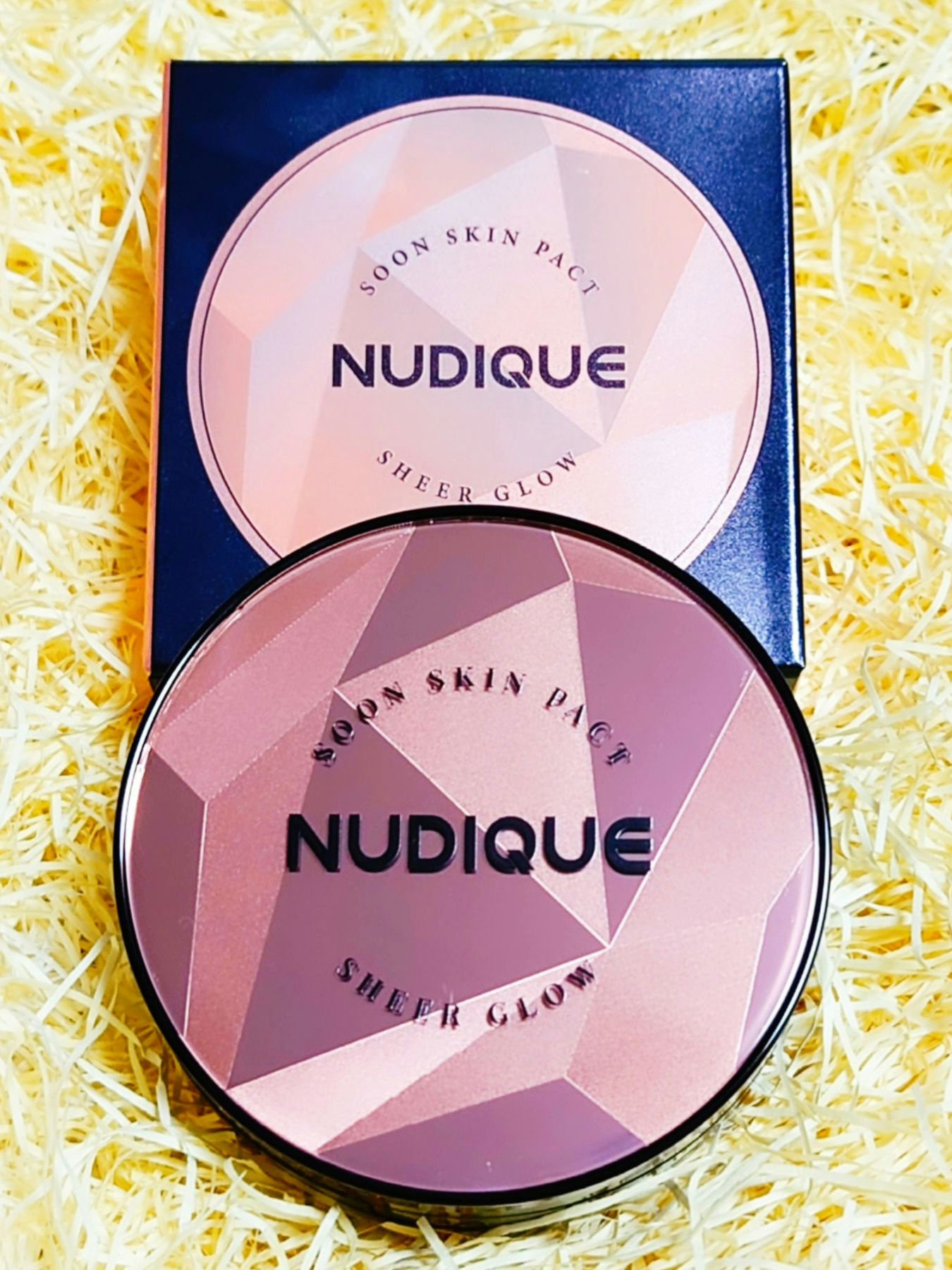 グロウクッションファンデーション/NUDIQUE/クッションファンデーションを使ったクチコミ（1枚目）