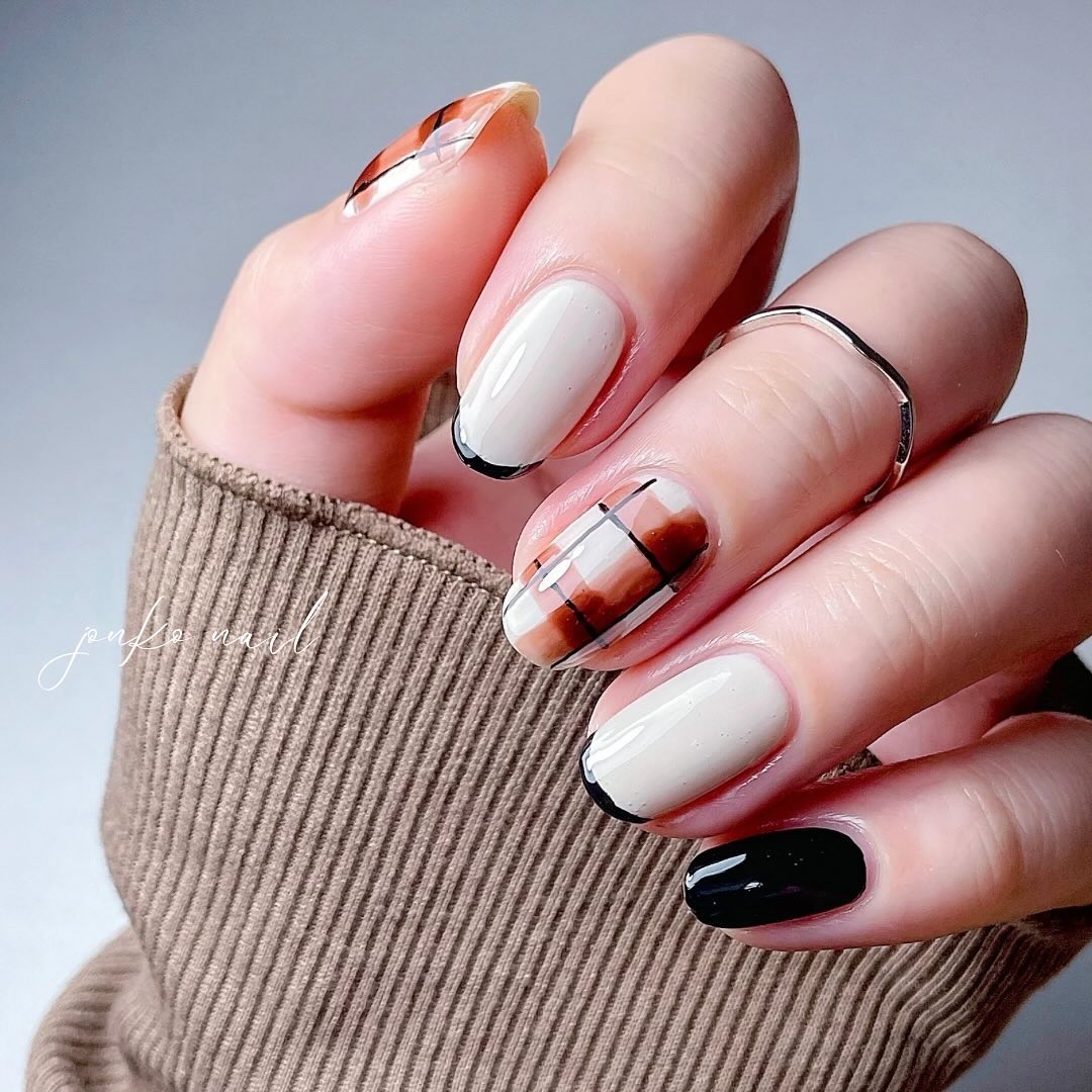 チェックネイルのネイルデザイン】シャインオンミーネイルカラー｜Dear