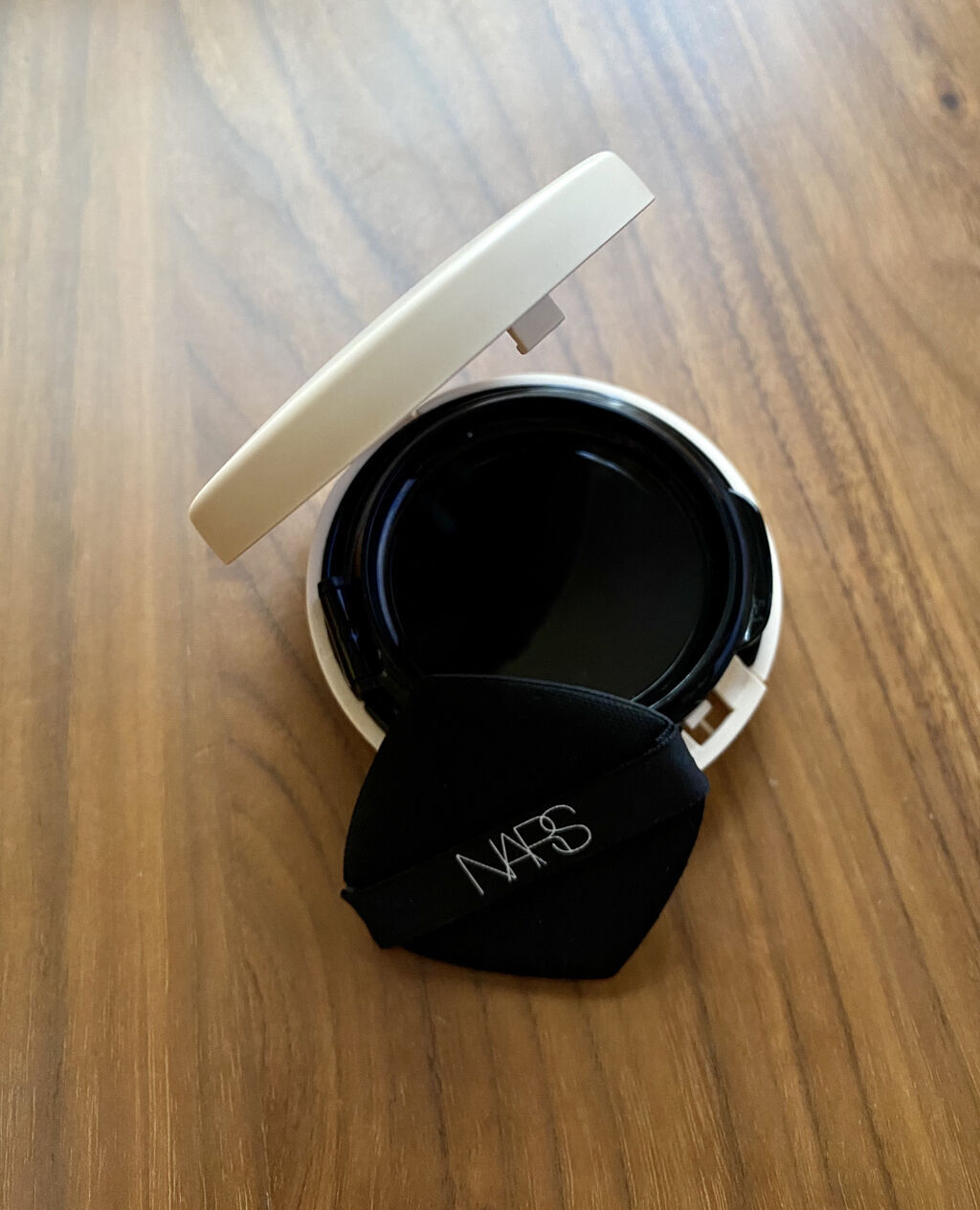 ピュアラディアントプロテクション アクアティックグロー クッションファンデーション SPF50+／PA+++ 00509/NARS/クッションファンデーションを使ったクチコミ（2枚目）