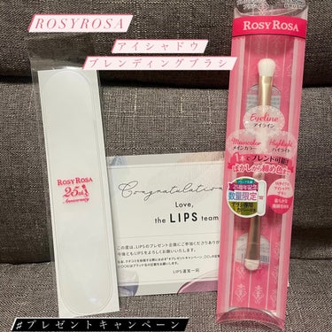 【ROSYROSA】アイシャドウブレンディングブラシ

LIPS様より
プレゼントキャンペーンで頂きました

大小の2つのブラシが一体になっており
ぼかしからキワの締め色まで
これ1本で仕上げることができます！

大きい方のブラシは
極細毛で柔らかく
小さい方のブラシは
コシのある平筆でキワの締め色までいれられます

初めてのアイシャドウブラシに
1つ持っておくといいかなと思います。

 #プレゼントキャンペーン_ロージーローザの画像 その0