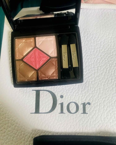 購入品

Dior サンククルール 867アトラクト
を購入してきました💄

ずっと欲しいなーと思って
今日思い切って買っちゃいました🤗✨

発色良し！
捨て色無しのピンクブラウン系で
試しに使ってみた