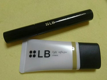 初投稿です！


プチプラコスメブランドのLBから
モニターで #ハイスペマスカラ こと
#パワーオブブラッシュマスカラと
プレゼントで #ライトリフレクタークリーム
をいただきました！💕
ハイスペマス