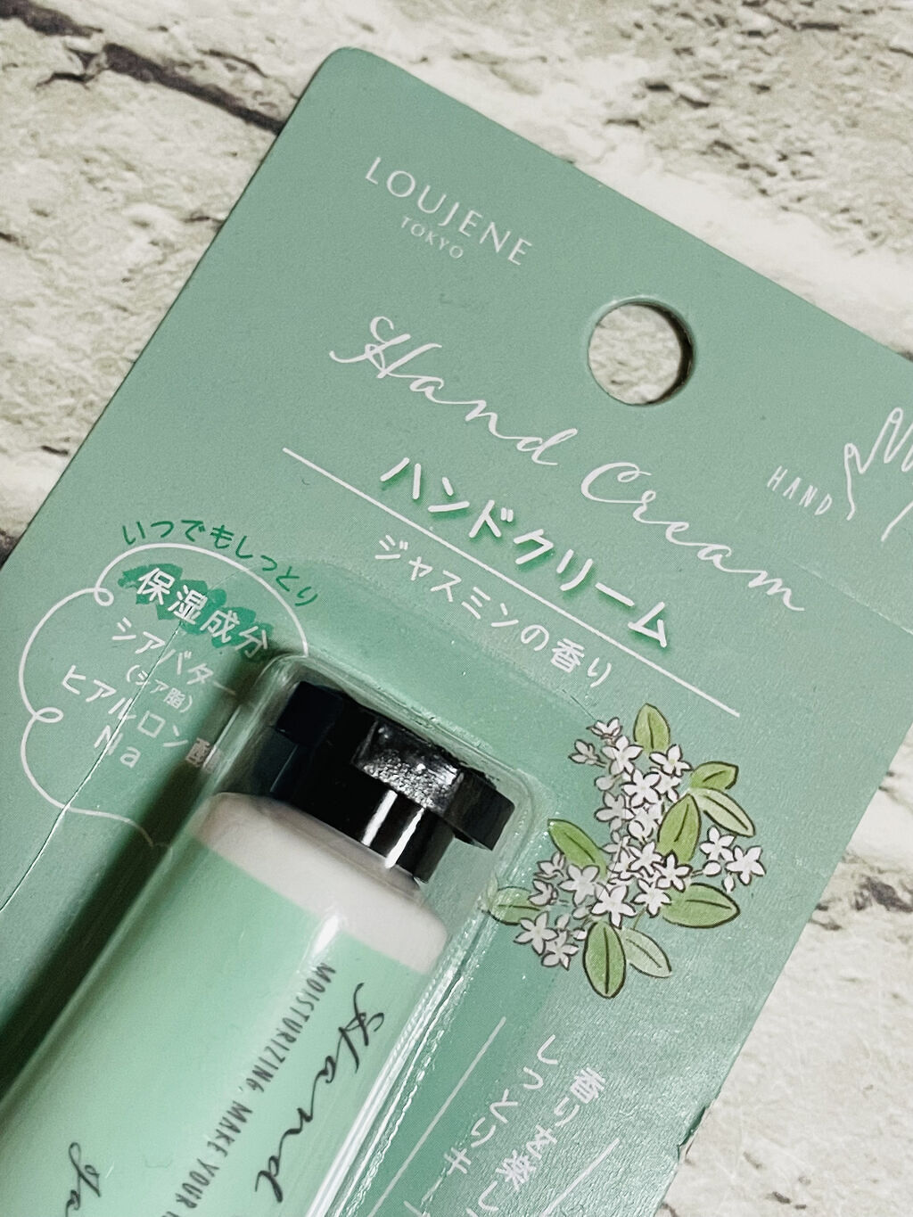 キャンドゥ LJハンドクリームのクチコミ「キャンドゥ
LJハンドクリーム


☑︎01 ラベンダー&ローズの香り
☑︎02 ジャスミンの.....」（3枚目）