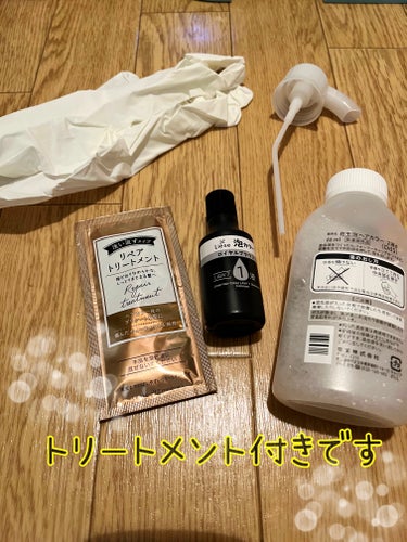 【使った商品】✨リーゼ　泡カラー　ロイヤルブラウン

【商品の特徴】⭐️もっちり濃密泡
　　　　　　　　　液だれせずにムラなく染まります

　　　　　　　⭐️毛髪保護成分配合
　　　　　　　　　指通りなめらか、しっとり質感です
　　　　　　　　
　　　　　　　⭐️サロン発想の色設計

　　　　　　　⭐️リペアトリートメントつき
　　　　　　　　　ヘアカラー後のデリケートな髪に。
　　　　　　　　　傷んだキューティクルな髪を補修し
　　　　　　　　　しっとりまとまる髪へ❣️
　　　　　　
【使用感】　2度目の使用です✨
　　　　　ボトルに液を入れるだけで、あとは泡を髪に
　　　　揉み込むだけです。
　　　　　自宅でのカラーは匂いや液だれ、染め具合が
　　　　心配でしたが、気にならず簡単に染める事がで　　
　　　　きました😊
　　　　　トリートメントも付いているので、しっとり
　　　　仕上がります。
　　　　　色もちょうどよく、今回2度目の購入です💐
　　　　色んな色があるのでお気に入りが見つかると
　　　　思います✨の画像 その1