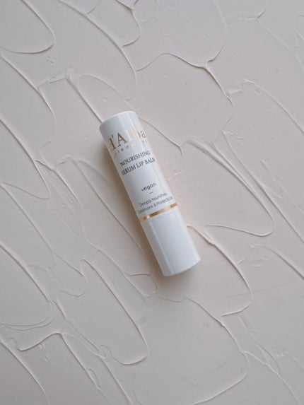 ホワイトトリュフナリシングセラムリップバーム/ダルバ/リップバームを使ったクチコミ(1枚目)