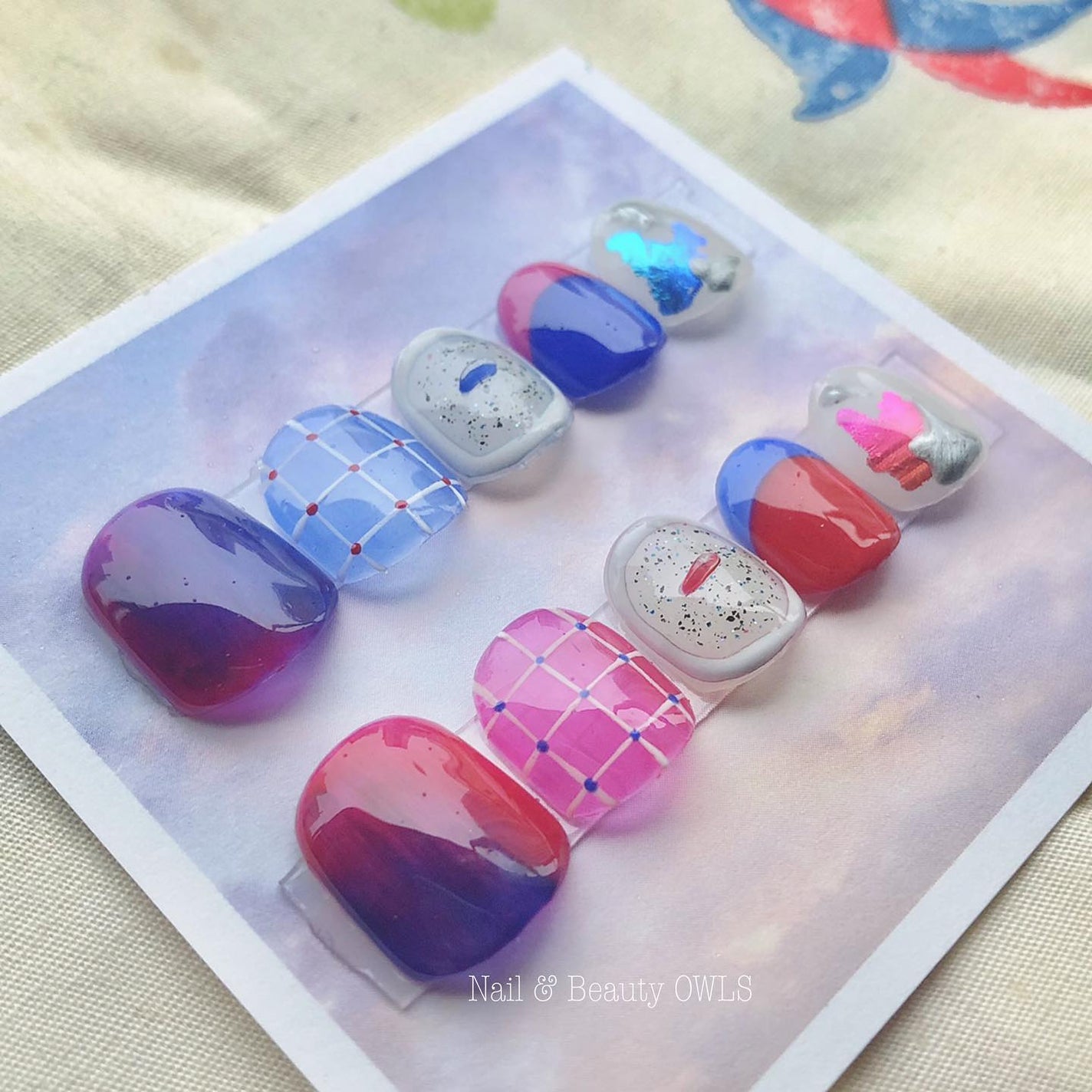 ぴよこれいと あうるす on LIPS 「赤と青。トキドキ、紫。アシンメトリーなシンメトリー。シンメトリ..」(3枚目)