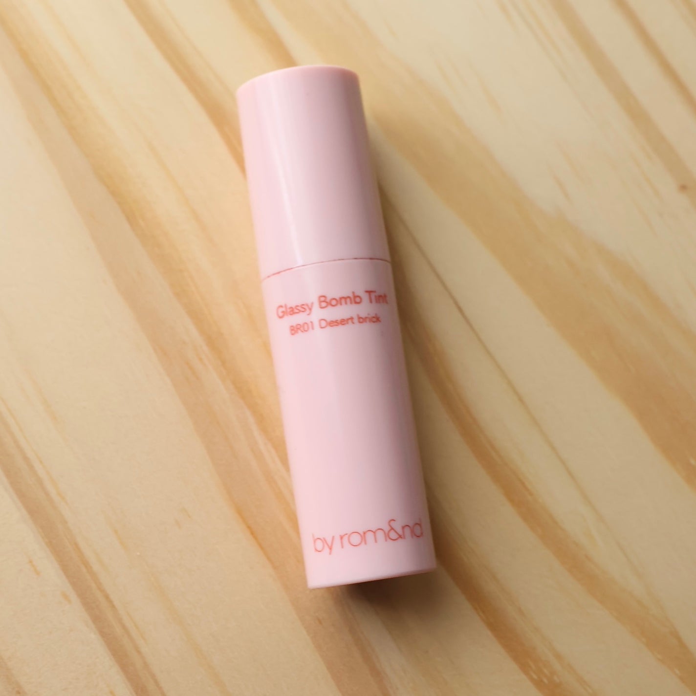 アンドバイロムアンド グラッシーボムティント/&nd by rom&nd/リップティントを使ったクチコミ(2枚目)