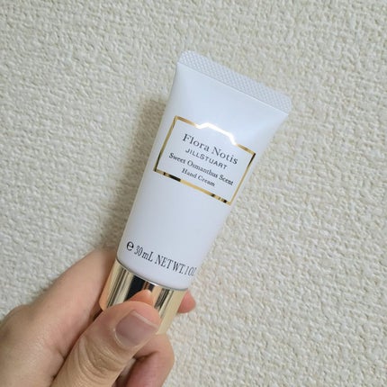 Flora Notis JILL STUART スウィートオスマンサス ハンドクリームのクチコミ「🌸Flora Notis JILL STUART スウィートオスマンサス ハンドクリーム🌸
.....」(1枚目)