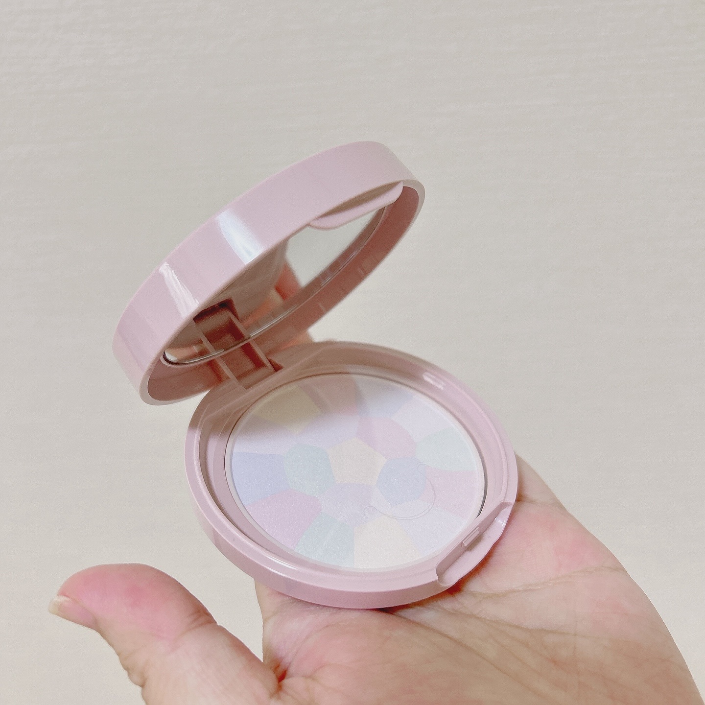 イルミネイティングフィニッシュパウダー　～Abloom～ 01 ハイドレンジアガーデン（限定ツイード容器）/キャンメイク/プレストパウダーを使ったクチコミ（2枚目）