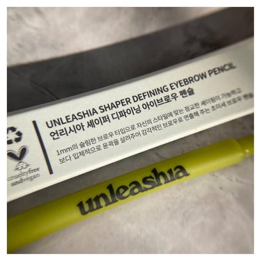 unleashia シェイパーディファイニングアイブロウペンシルのクチコミ「𖤐´-

unleashia
shaper defining eyebrow pencil
U.....」（2枚目）