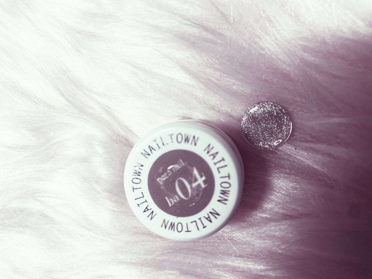 き り ん (°◻︎°) on LIPS 「セリア❌ネイルタウンマグネット🧲で簡単!!奥行きあるシンプルネ..」(3枚目)