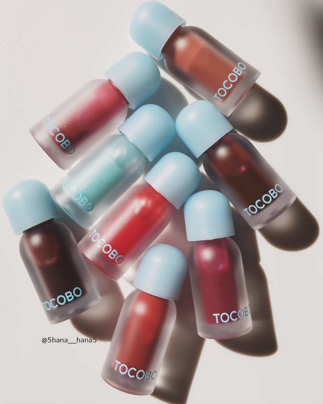 tocobo(トコボ）
ジューシーベリープランピングリップオイル

.......................................

全8色お試しさせていただきました💄

「プランピング+保湿+カラー」と3役こなすケアリッ