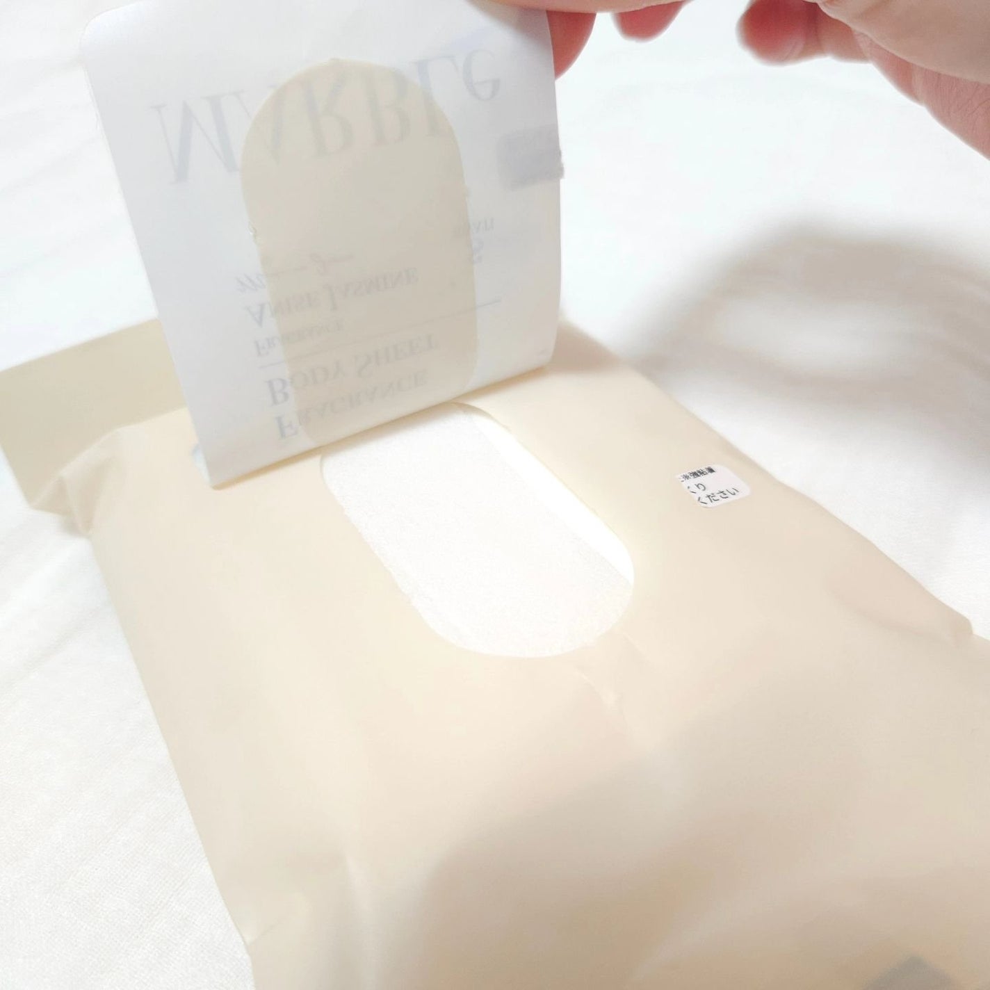 siki on LIPS 「SWATiMARBLeフレグランスボディシートENCREWに登..」(2枚目)