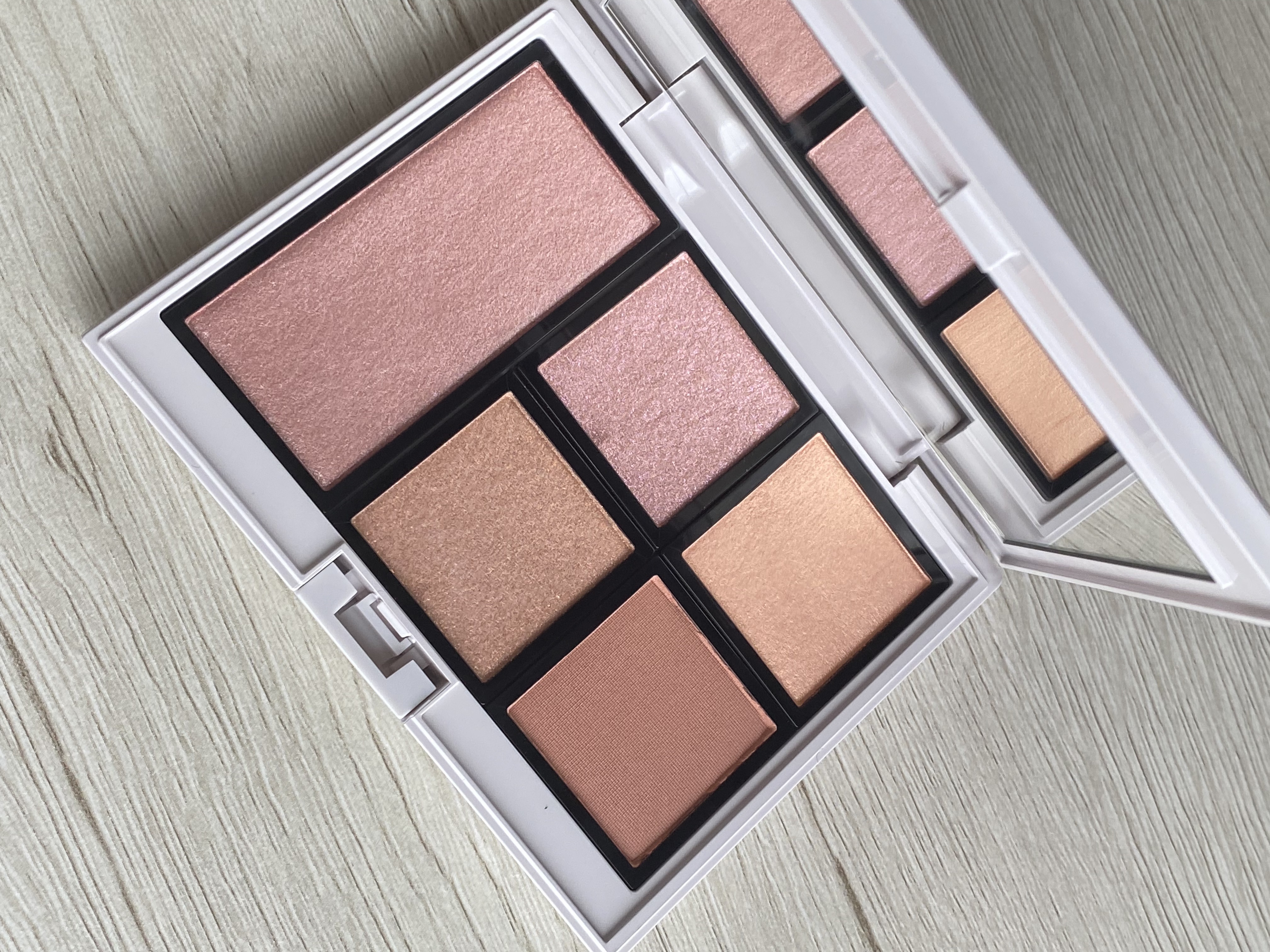 アディクション ザ ブラッシュ ニュアンサー 102N Innate Talent/ADDICTION/パウダーチークを使ったクチコミ（2枚目）