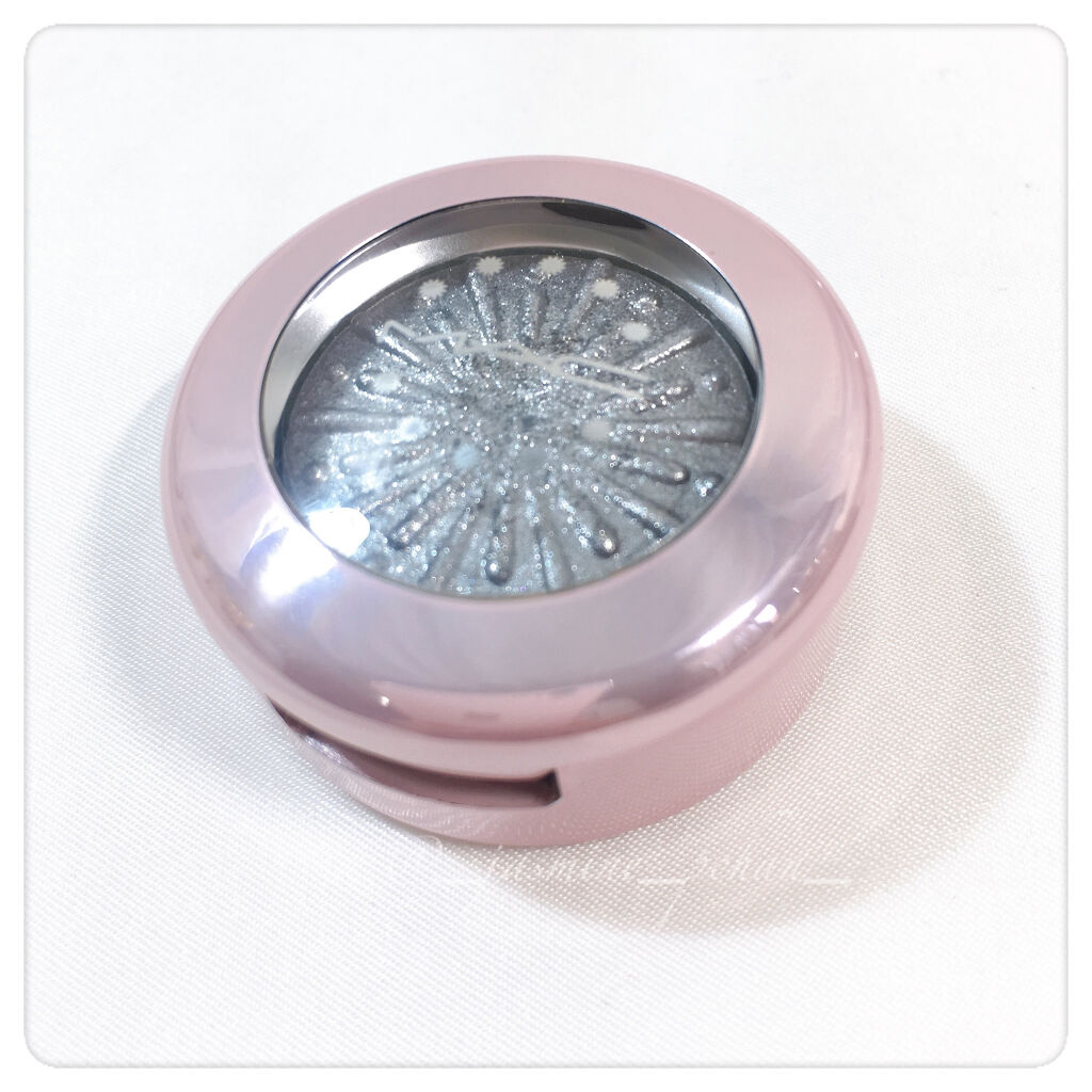 エクストラ ディメンション フォイル アイシャドウ M·A·C フロステッド ファイヤーワーク シルバー ベルズ/M・A・C/単色アイシャドウを使ったクチコミ（1枚目）