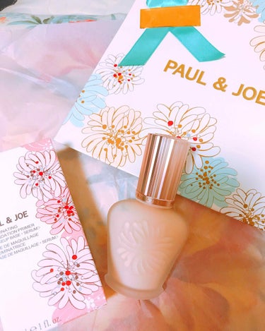 Paul & JOE ラトゥーエクラファンデーションプライマー


Paul & JOEの下地が気になって、どれにしようか迷った結果、透明感を求めてラトゥーエクラにしました。

お店のテスターで手に出し