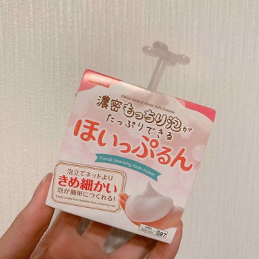 DAISO  ほいっぷるん
濃密もっちり泡がたっぷりできる
泡立てネットよりきめ細かい 泡が簡単につくれる！


どんな洗顔料でも泡を作ることが出来る最強なアイテムです。そして100円！本当にお得です。