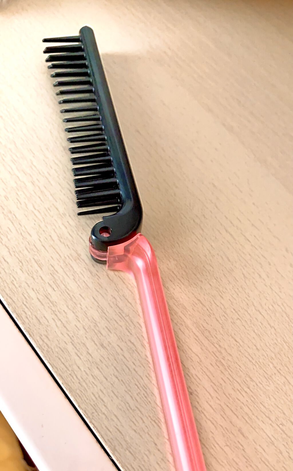 マペペ ミニスリムブラシのクチコミ「愛用中のヘアブラシ💕

この子…控えめに言って天才🥺🥺

Loftで308円で購入した携帯用ヘ.....」（2枚目）