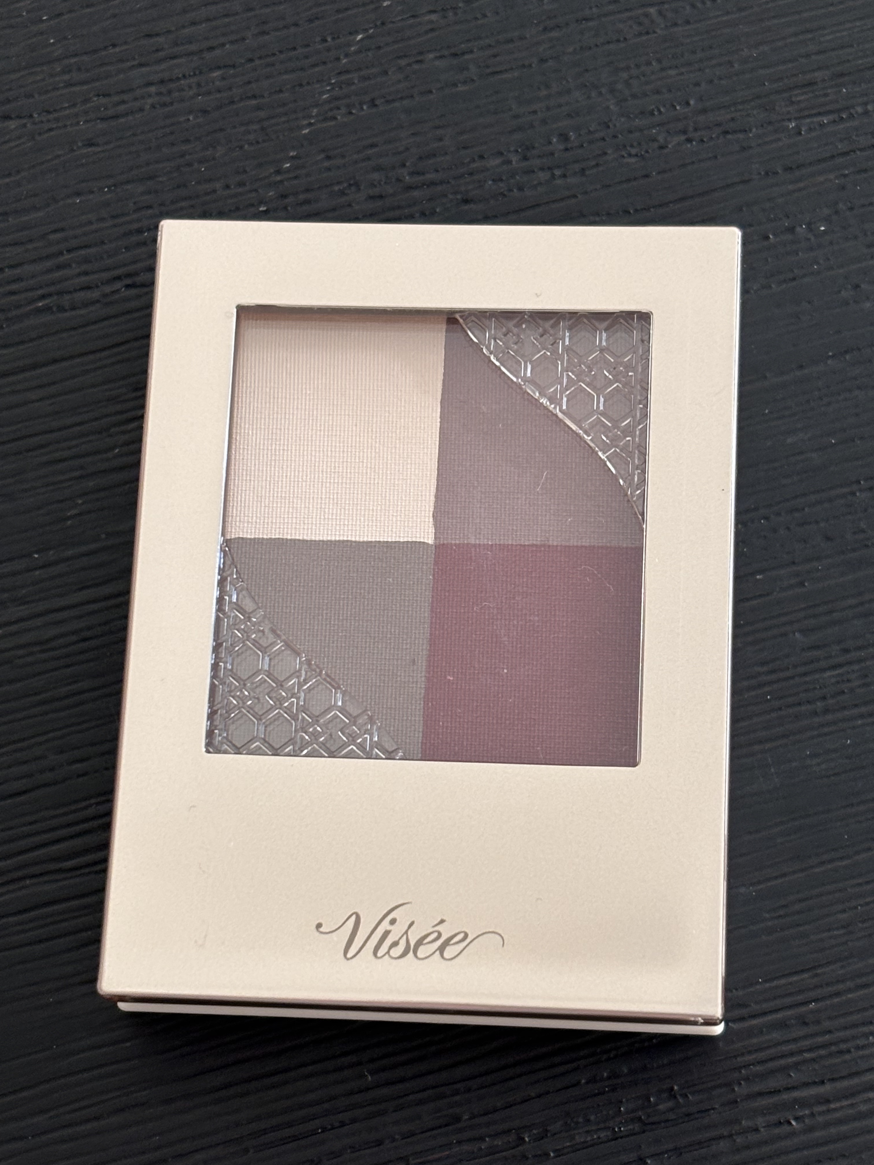 Visée
ニュアンス マット クリエイター
PK-4 ダスティピンク

････････････✩.*˚････････････✩.*˚･･････････････

マットタイプのアイシャドウパレット！

少し粉っぽい感じがする。

ナ