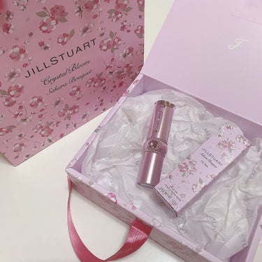 🌸JILL STUART サクラブーケ  マイリップス🌸
オンラインで予約して購入ᰔᩚ

桜が大好きなので予約開始ぴったりに予約しました笑
可愛かったのでボックスとショッパーも注文✌🏻

唇の水分量によ