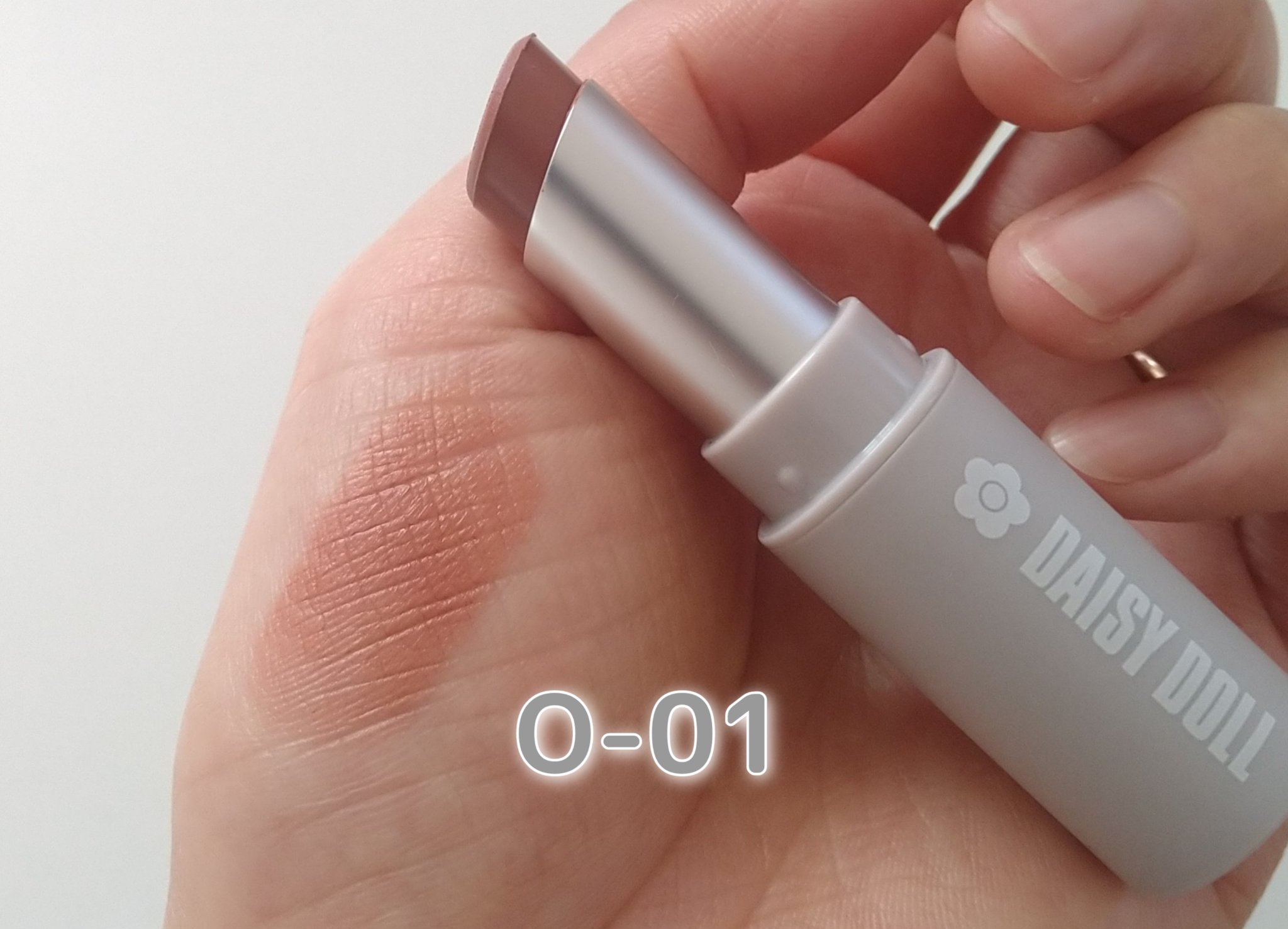 マットリップスティック O-01 パンプキンファッジ/DAISY DOLL by MARY QUANT/口紅を使ったクチコミ（2枚目）