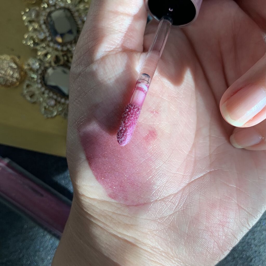 リップガラス M·A·C フロステッド ファイヤーワーク/M・A・C/リップグロスを使ったクチコミ（2枚目）