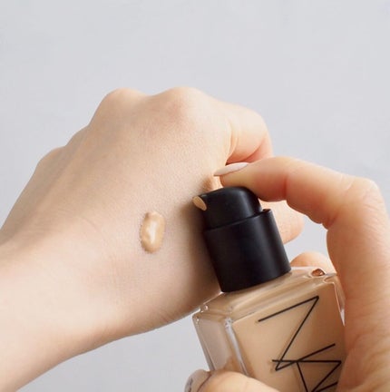ライトリフレクティング ファンデーション/NARS/リキッドファンデーションを使ったクチコミ(2枚目)