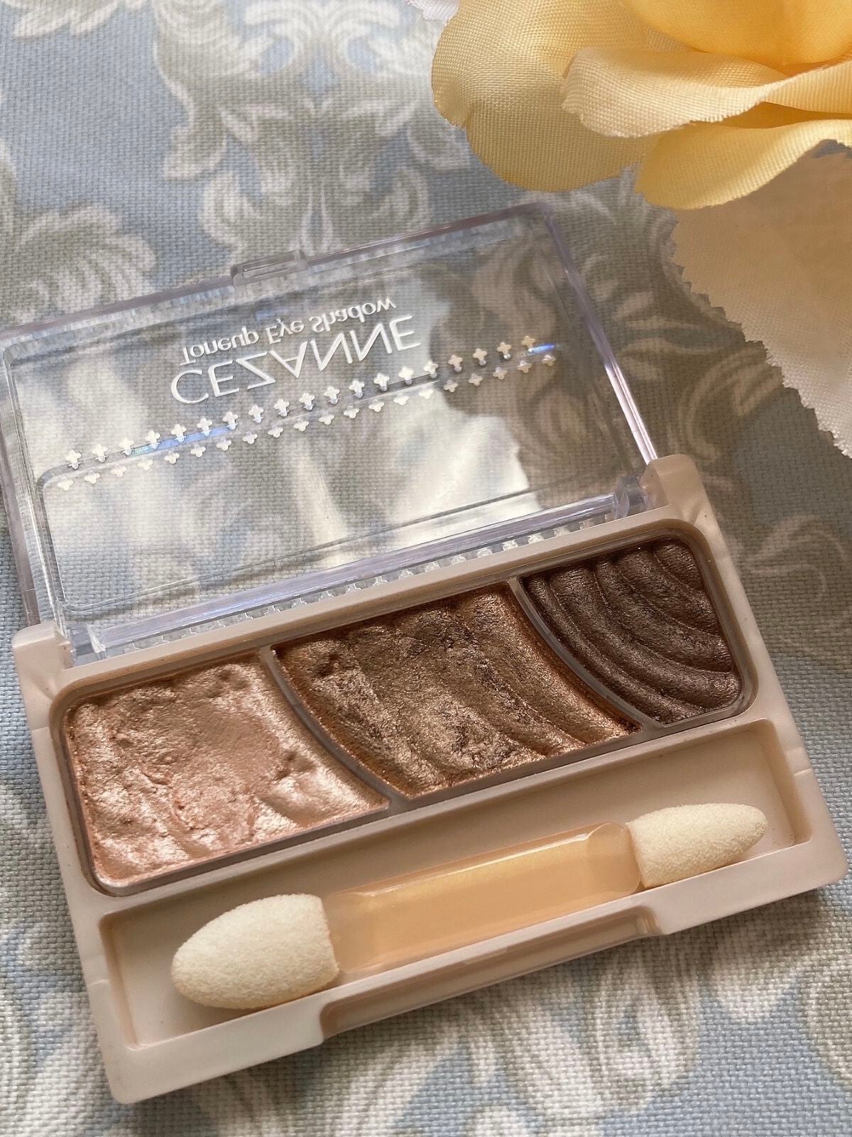 トーンアップアイシャドウ/CEZANNE/アイシャドウパレットを使ったクチコミ(2枚目)