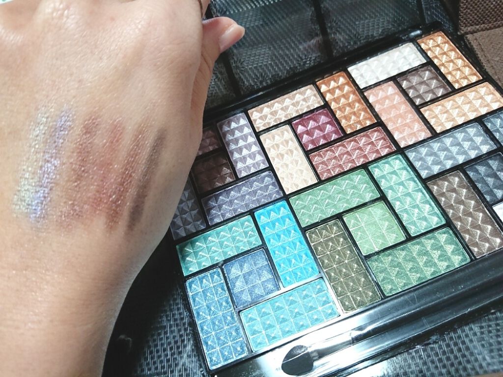 30COLORSEYESHADOWPALETTE/Dolly Angel/アイシャドウパレットを使ったクチコミ(3枚目)