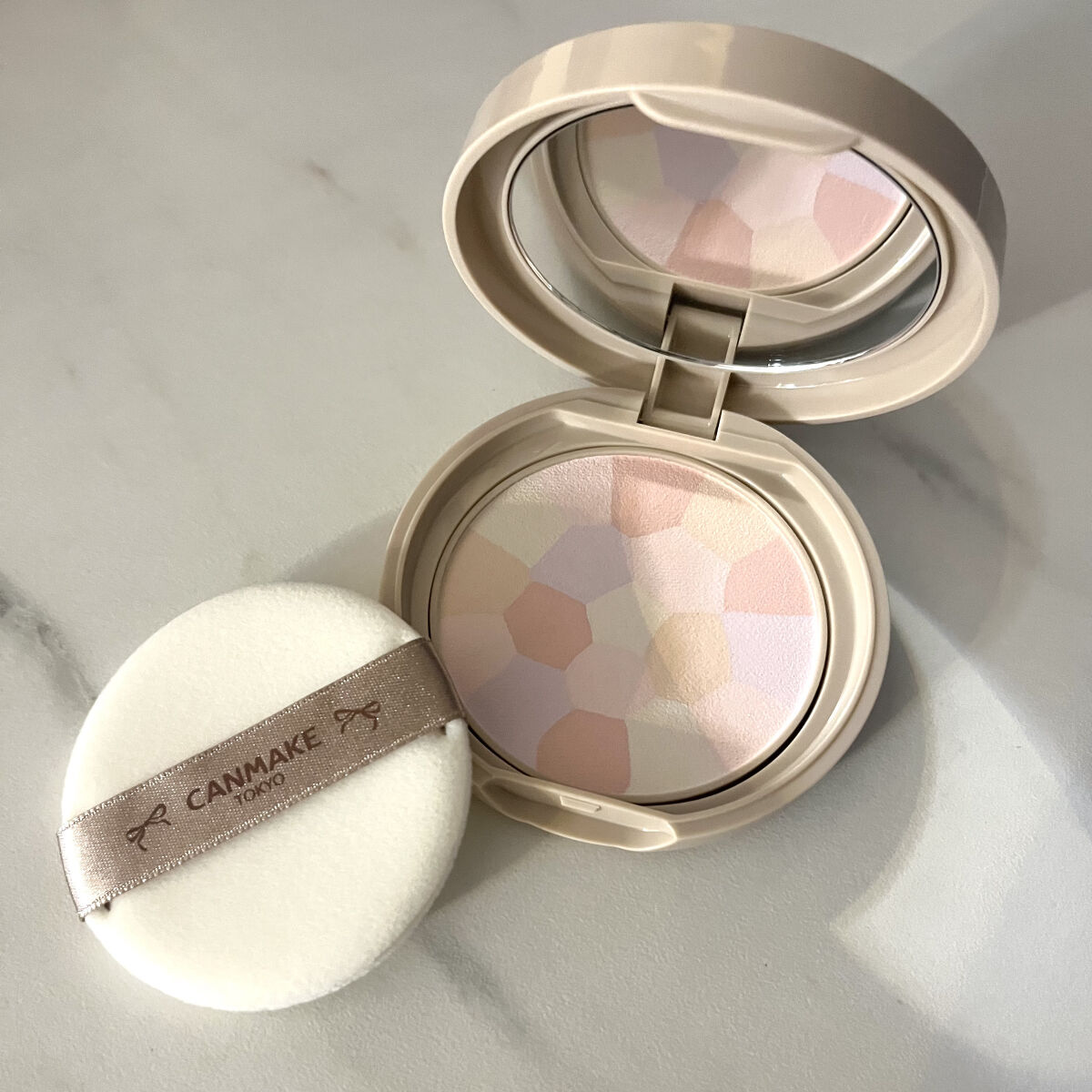 マシュマロフィニッシュパウダー　～Abloom～ 02 サクラチュール（レザー調容器）/キャンメイク/プレストパウダーを使ったクチコミ（2枚目）