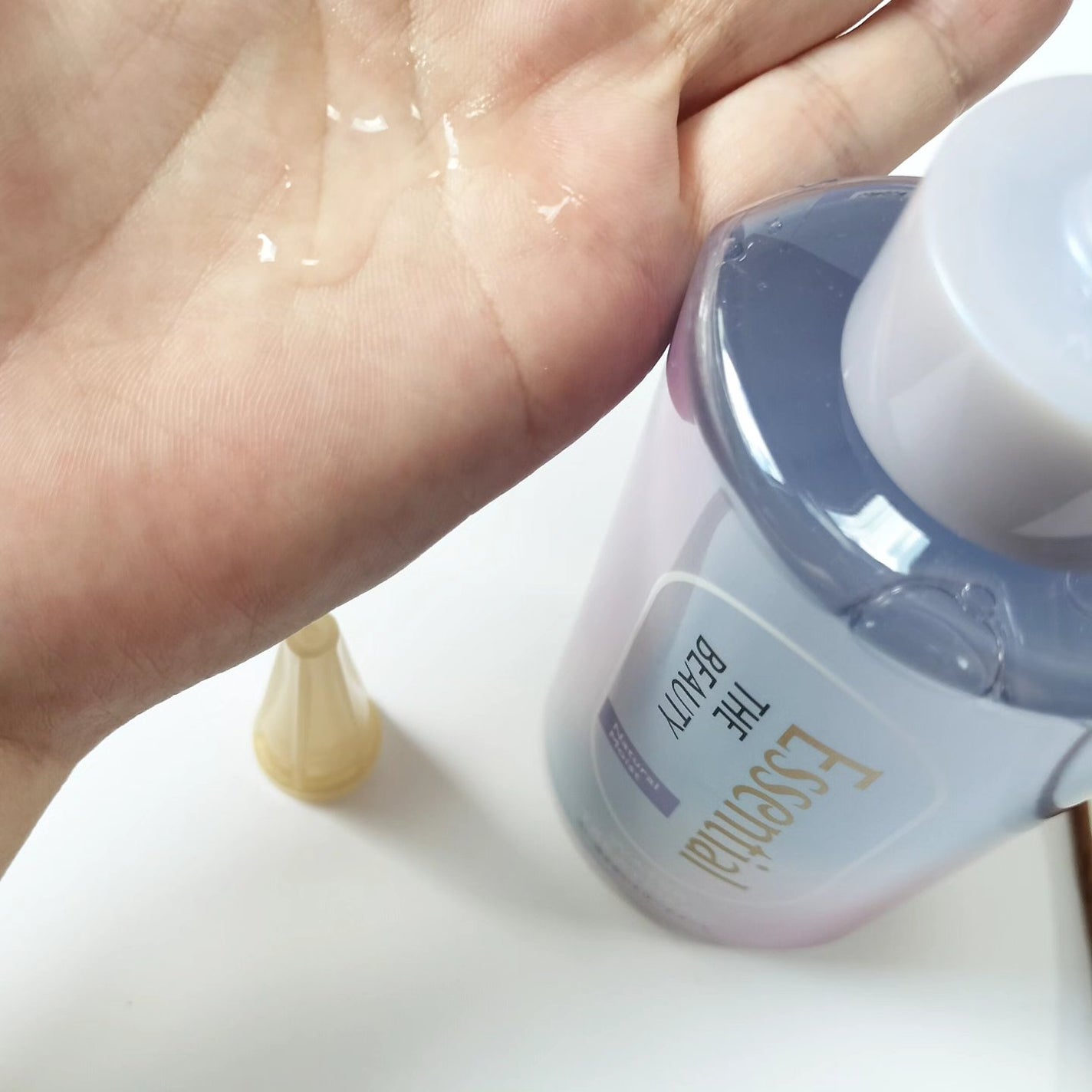 エッセンシャル プレミアム ウォータートリートメント ナチュラルモイスト/エッセンシャル/アウトバストリートメントを使ったクチコミ(4枚目)