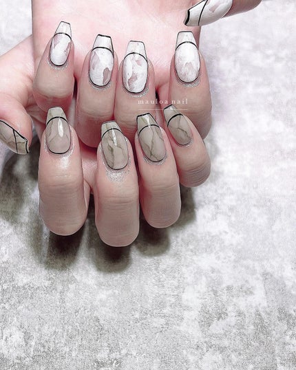 #囲みフレンチネイル,#ネイル,#アートネイル,#大理石ネイル,#ミラーアートネイル,#秋ネイル,#フレンチネイル,#マーブルネイル,#ミラーネイル,#手書きアートネイル,#マグネットネイル,#夏ネイル,#天王寺ネイルのネイルデザイン