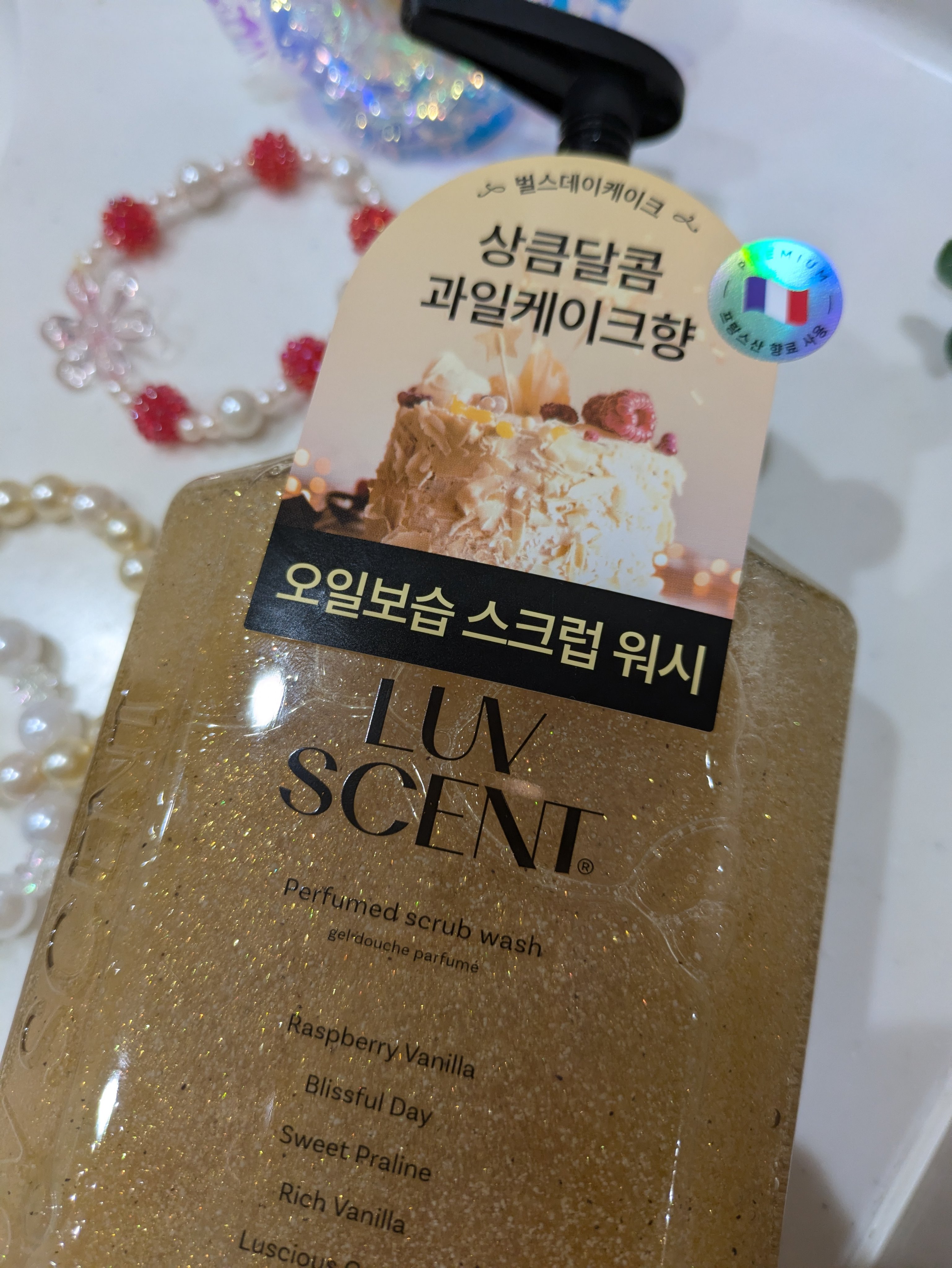 スクラブボディウォッシュ バースデイケーキ ラズベリーバニラ/LUV SCENT/ボディスクラブを使ったクチコミ（2枚目）