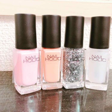 「NAIL HOLiC ②」
.
⚠️左から
_ピンク系
（写真2枚目参照 中指に使用）
見た目より、塗ってみると1度塗りでかなり薄づきだけどキュート♡
_オレンジ系
こちらは、1度塗りでも見た目と同じ