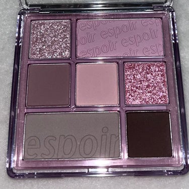 espoir Real eyepallet  が  私的に7役あるんだが。

 #05  MAUVE ME





目元メイクに使う分だけで

ベース
メインカラー
グリッター

アイライン代用



他に

チーク
シェーディング
アイブロウ




え？便利〜。ずぼら過ぎる私にはめちゃ良い。
同じくずぼらな人はぜひ買ってww

パケも可愛いのに、便利だし、気分上がる。
おすすめ〜😘の画像 その1